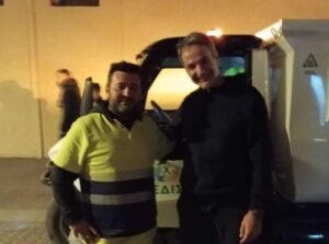 Στα Χανιά ο Κυριάκος Μητσοτάκης – Έκανε βόλτα στο Ενετικό Λιμάνι