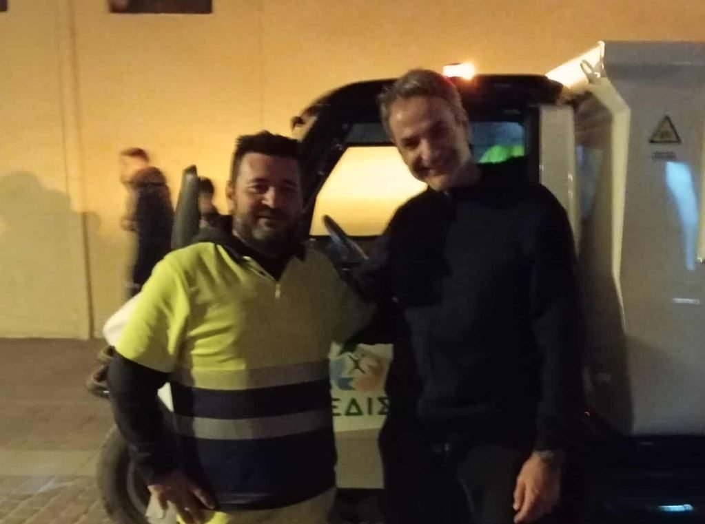 Στα Χανιά ο Κυριάκος Μητσοτάκης – Έκανε βόλτα στο Ενετικό Λιμάνι