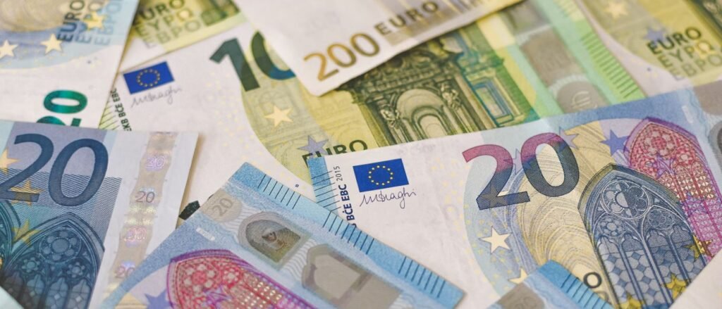 Οι 30 παροχές του 2025 που «ήρθαν για να μείνουν» και το 2026 – Τα μέτρα για μισθούς, συντάξεις, ενοίκια και