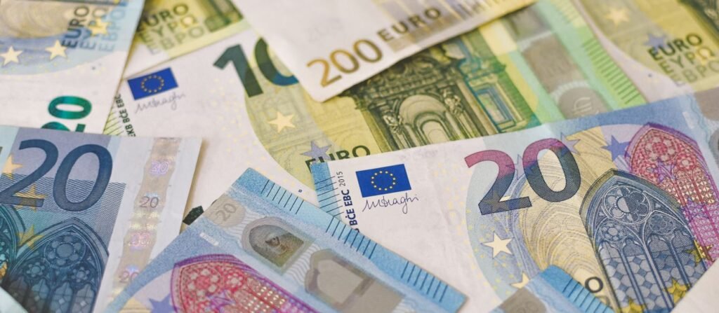 Προϋπολογισμός: Στα 12,7 δισ. ευρώ το πρωτογενές πλεόνασμα στο 11μηνο – Τι δείχνουν τα στοιχεία για τους