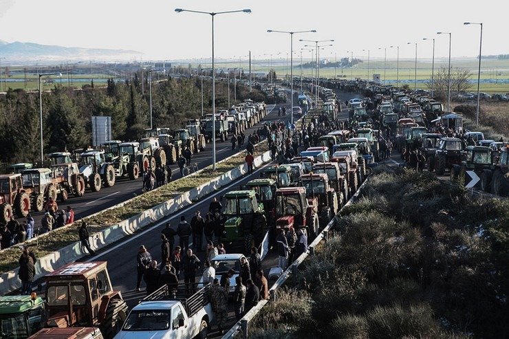 Οι αγρότες στα Μάλγαρα δεν θα «μπλοκάρουν» την κίνηση στην ΠΑΘΕ έως και την Πρωτοχρονιά