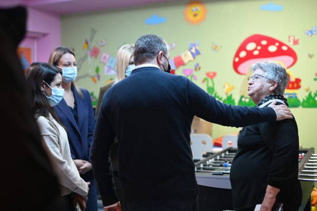 Ανδρουλάκης στη «Φλόγα»: Η Πολιτεία έχει χρέος να μη σβήσει η φλόγα της ανθρωπιάς και της αλληλεγγύης