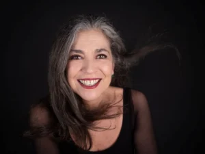 Η Σαβίνα Γιαννάτου συναντά τον πιανίστα Σπύρο Μάνεση στη σκηνή του Τheatre of the NO