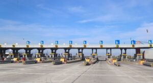 Νέες τιμές στα διόδια: Δείτε πόσα χρήματα θα δώσετε για ταξίδια με το αυτοκίνητο σε βασικές διαδρομές –