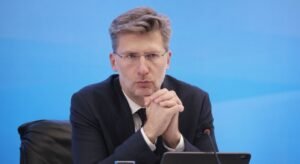 «Ας μιλήσουμε από καρδιάς»: Ο Άκης Σκέρτσος για την απώλεια του αδελφού του και το «τραύμα» των Τεμπών