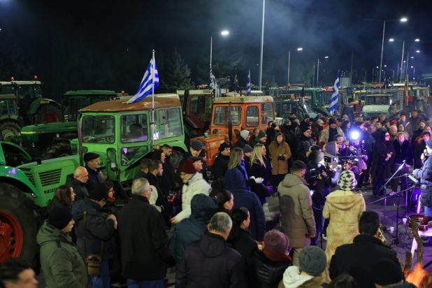 Κυβερνητικές πηγές σε αγρότες: Αν είστε όλοι μαζί θα συναντηθείτε με τον Πρωθυπουργό – Παραπέμπουν σε