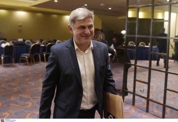 Νικόλας Φαραντούρης: Δεν παραδίδει την έδρα στον ΣΥΡΙΖΑ – «Συνεχίζω απερίσπαστος το έργο μου στην Ευρωβουλή»