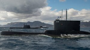 Το Πολεμικό Ναυτικό παρόπλισε εν κρυπτώ ένα υποβρύχιο και μία πυραυλάκατο