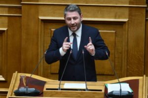 Ανδρουλάκης: «Αφήστε τα ψευδοδιλλήματα, ή δίνετε λύσεις ή είστε απολύτως υπεύθυνοι για την καταστροφή του