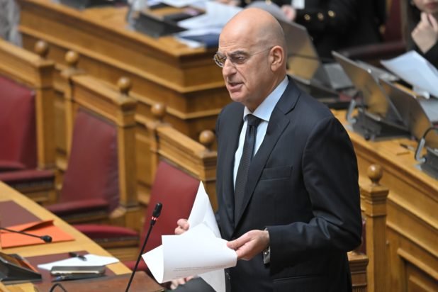 Δένδιας στη Βουλή: Εθνική ευθύνη η εκλογίκευση στις Ένοπλες Δυνάμεις