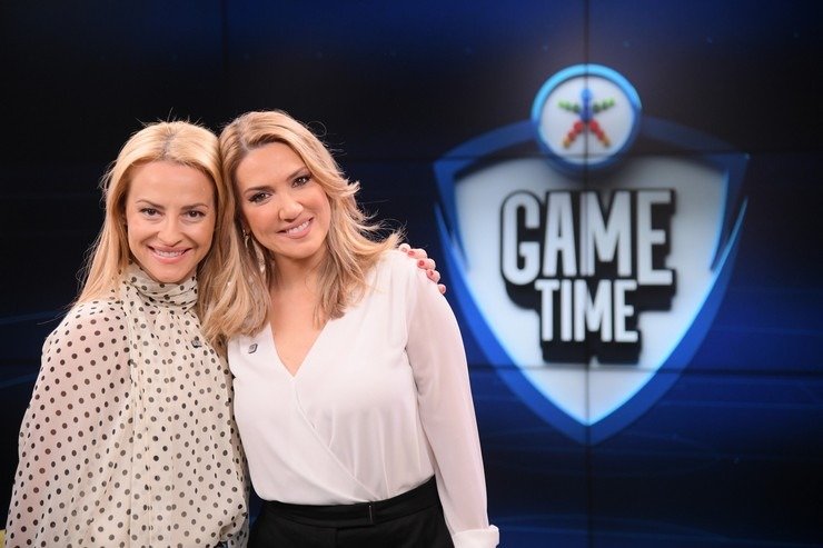 Η Έλενα Παπαβασιλείου βάζει γκολ στο ΟΠΑΠ Game Time με κλειστά μάτια