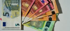 Ελληνική οικονομία: Αυτά είναι τα κρίσιμα ραντεβού της χώρας με τους οίκους αξιολόγησης-Δείτε αναλυτικά τις