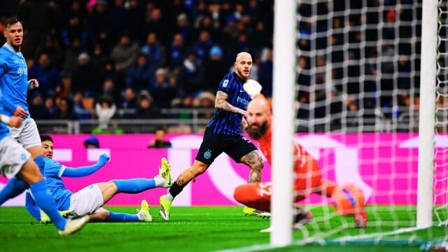 Ευρωπαϊκά πρωταθλήματα: Πολύ σκληρή για να πεθάνει η Νάπολι στο ντέρμπι με την Ίντερ, φρέναρε την Μίλαν η Φιορεντίνα! (Βίντεο)