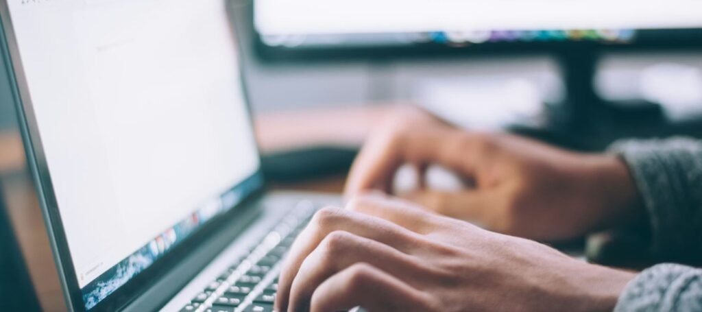 Νέες ασφαλιστικές εισφορές: Τι πρέπει να γνωρίζουν για τη σύνταξη τους οι ελεύθεροι επαγγελματίες και οι