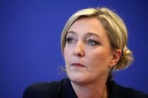 Στα δικαστήρια η Λεπέν για να μπορεί να διεκδικήσει την προεδρία της Γαλλίας