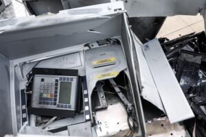 Θεσσαλονίκη: Φωτιά σε ΑΤΜ τράπεζας στο κέντρο της πόλης