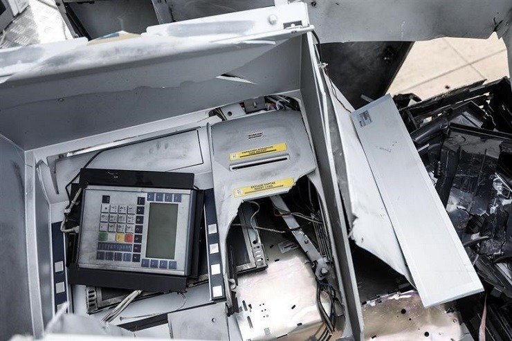 Θεσσαλονίκη: Φωτιά σε ΑΤΜ τράπεζας στο κέντρο της πόλης