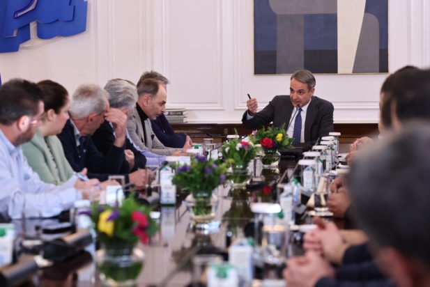 Μητσοτάκης στη συνάντηση με αγρότες: Τις εξελίξεις τις διαμορφώνουν οι παρόντες και όχι οι απόντες