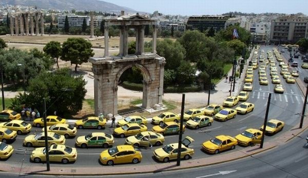 Στο «χειρόφρενο» για τρίτη μέρα οι οδηγοί ταξί – Νέα πορεία προς το Μαξίμου την Πέμπτη