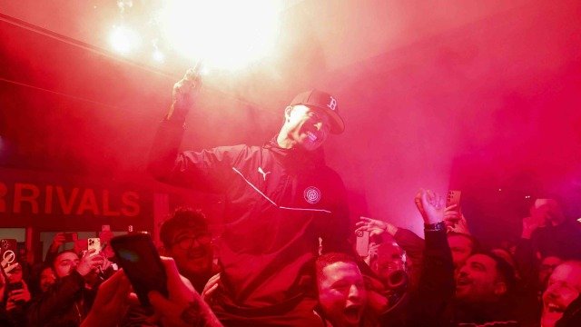 ΟΦΗ: Νύχτα θριάμβου και αποθέωσης στο αεροδρόμιο Ηρακλείου – Ξέφρενοι πανηγυρισμοί για τη μεγάλη πρόκριση επί της ΑΕΚ (Εικόνες & βίντεο)