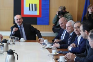 Ολοκληρώθηκε η συνάντηση κυβερνητικών στελεχών με εκπροσώπους αγροτών και κτηνοτρόφων