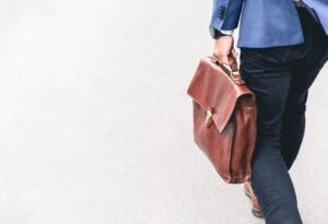 Τα 5 επιδόματα που επιστρέφουν μαζί με τις συλλογικές συμβάσεις – Πώς αναπροσαρμόζονται οι μισθοί –