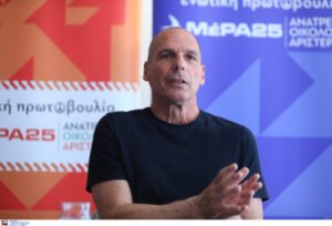 ΜέΡΑ25: Αστυνομία στο σπίτι του Γιάνη Βαρουφάκη – Κλήθηκε σε προκαταρκτική εξέταση