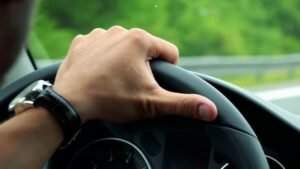 Συνελήφθη 43χρονος οδηγός που έτρεχε με 191 χλμ/ώρα στην Περιφερειακή Υμηττού