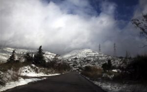 Καιρός: Τοπικές βροχές, χιόνια, δυνατοί άνεμοι και θερμοκρασία έως 16 βαθμούς Κελσίου