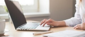 Έκτακτα μέτρα για εργαζόμενους λόγω ακραίων καιρικών φαινομένων: Παύση υπαίθριων εργασιών και τηλεργασία