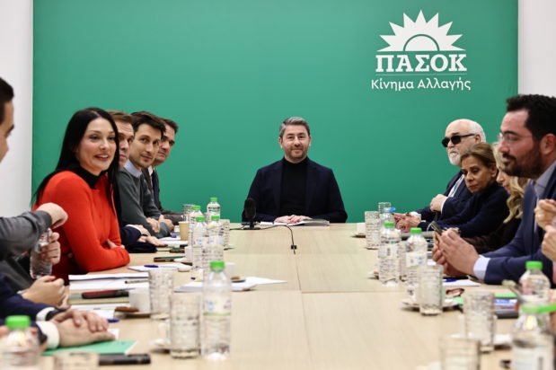 ΠΑΣΟΚ: Τα μηνύματα Ανδρουλάκη και οι έντονοι διάλογοι με Δούκα και Γερουλάνο – Το παρασκήνιο και όσα έγιναν