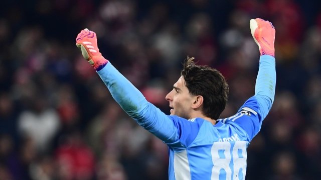 Ολυμπιακός: Το μια μέρα στη δουλειά του Τζολάκη και η αποθέωση του Ρέτσου – “Τον θαυμάζω και είμαι υπερήφανος”