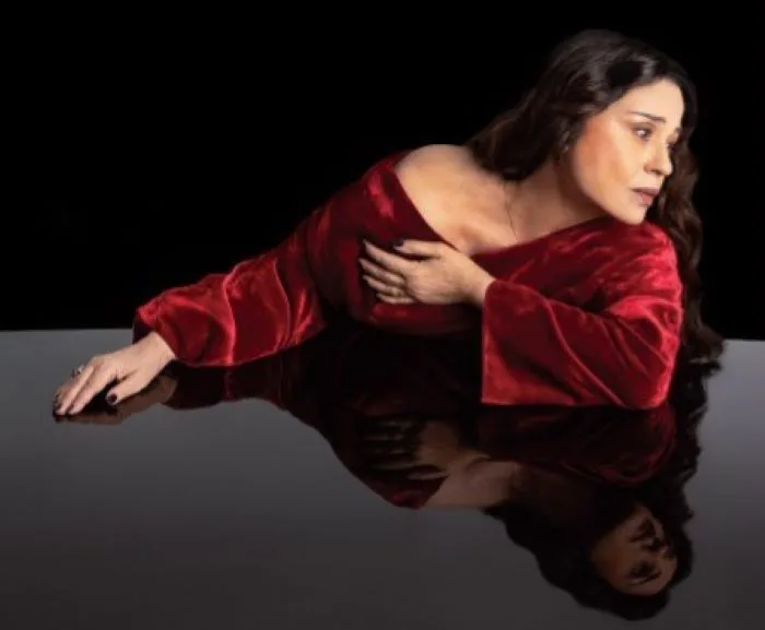 Η «Φλαντρώ» του Παντελή Χορν έρχεται στο Θέατρο Αλάμπρα