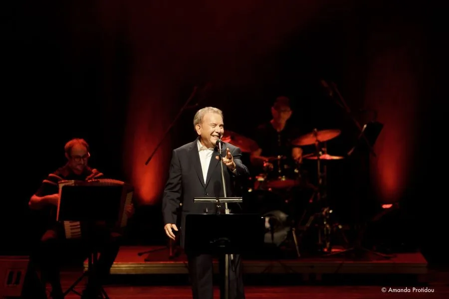 Ο Μανώλης Μητσιάς τραγουδά Νίκο Γκάτσο στο Μέγαρο Μουσικής Αθηνών