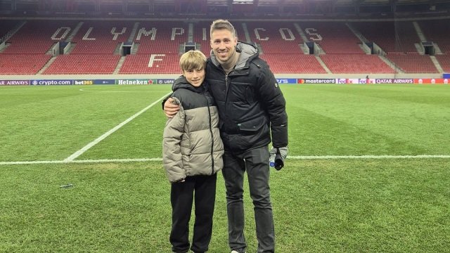 Ολυμπιακός: Ο Φουστέρ βρέθηκε ξανά στο Καραϊσκάκη – “Ταξίδι γεμάτο συναίσθημα” (Εικόνες)