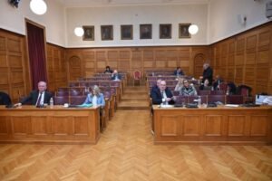 Εξεταστική για ΟΠΕΚΕΠΕ-Αποστολάκος: Υπήρχαν μεμονωμένα περιστατικά παραβατικότητας – Ο Οργανισμός είχε 1.500