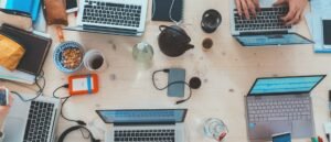 Δημόσιο: Διευκρινίσεις για τους υπαλλήλους που μπορούν να μείνουν στην υπηρεσία τους και μετά τη