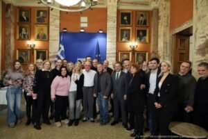 Βουλή: Σε βαρύ κλίμα η κοπή της πίτας των κοινοβουλευτικών συντακτών – Το μήνυμα του Νικήτα Κακλαμάνη – ΦΩΤΟ