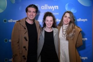 Λαμπερή θεατρική βραδιά με χορηγό την Allwyn στο Μικρό Παλλάς