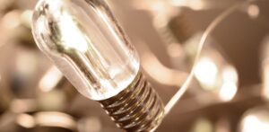 Πνίγουν τις μικρές επιχειρήσεις οι αυξήσεις στο ρεύμα – enikonomia.gr