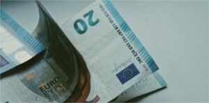 Nέο voucher έως 750 ευρώ από τη ΔΥΠΑ: Πότε αρχίζει η υποβολή αιτήσεων, ποιους θα αφορά – enikonomia.gr