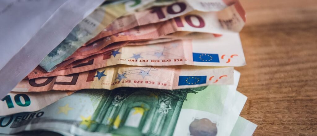 ΟΠΕΚΑ: Πάνω από 197 εκατ. ευρώ καταβάλλονται την Παρασκευή σε 612.257 δικαιούχους – enikonomia.gr