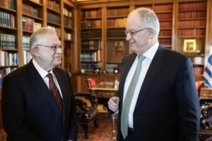 Κωνσταντίνος Τασούλας: Συνάντηση με τον πρώην πρωθυπουργό Λουκά Παπαδήμο στο Προεδρικό Μέγαρο