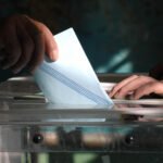 Υποψηφιότητες στα «Γαλάζια» και «Πράσινα» Ψηφοδέλτια: Οι Στρατηγικές των ΝΔ και ΠΑΣΟΚ για τις Επερχόμενες Εκλογές