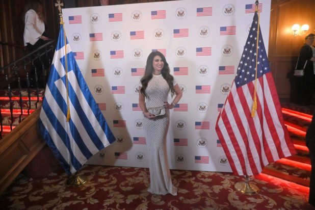 «Melania»: Πρεμιέρα στην Αθήνα με οικοδέσποινα την Κίμπερλι Γκιλφόιλ – Η Μελάνια Τραμπ είναι εδώ για πολλούς