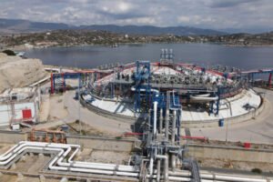 «Κάθετος Διάδρομος»: Κόμβος η Ελλάδα για το LNG των ΗΠΑ μετά την απαγόρευση ρωσικού αερίου από την ΕΕ –