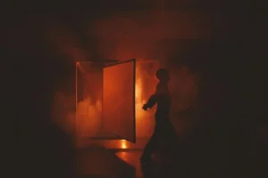 H «Αφηγήτρια ταινιών» του Ερνάν Ριβέρα Λετελιέρ επιστρέφει στο Θέατρο του Νέου Κόσμου