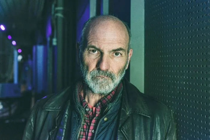 «Η έρημη χώρα του T. S. Eliot | Το εργοστάσιο των ποιημάτων» με τον Ακύλλα Καραζήση στο Μέγαρο Μουσικής Αθηνών