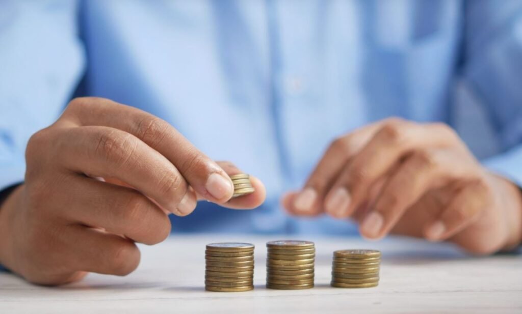 ΙΜΕ ΓΣΕΒΕΕ: Δεν επαρκεί το μηνιαίο εισόδημα για 6 στα 10 ελληνικά νοικοκυριά – «Θηλιά» η ακρίβεια σε