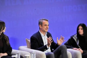 Μητσοτάκης: «Η δέσμευσή μας για περισσότερες και καλύτερα αμειβόμενες δουλειές γίνεται πράξη» – Άφησε «παράθυρο» για ένταξη υγειονομικών στα βαρέα και ανθυγιεινά